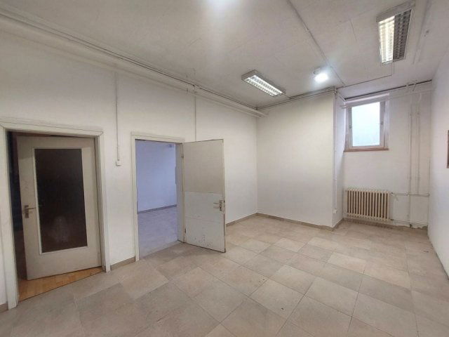 Kiadó ipari ingatlan, Solymáron 375 E Ft / hó, 125 szobás