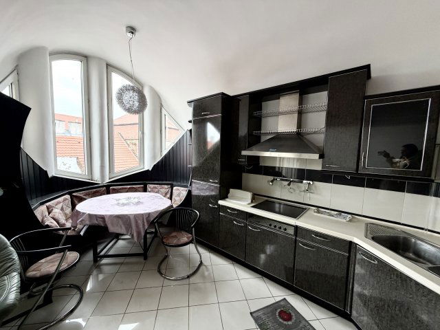 Eladó téglalakás, Pécsett 99 M Ft, 4 szobás