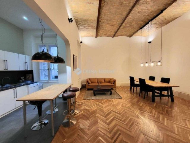 Eladó téglalakás, Budapesten, VI. kerületben 160 M Ft, 3 szobás