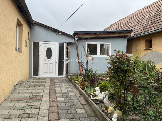 Eladó családi ház, Pakson, Szent János utcában 26.9 M Ft