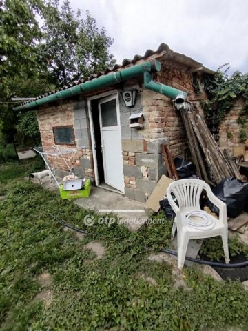 Eladó családi ház, Pécsett 25 M Ft, 1 szobás