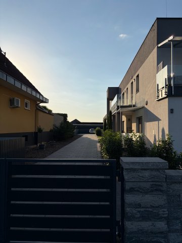 Eladó téglalakás, Újhartyánon 90 M Ft, 3 szobás