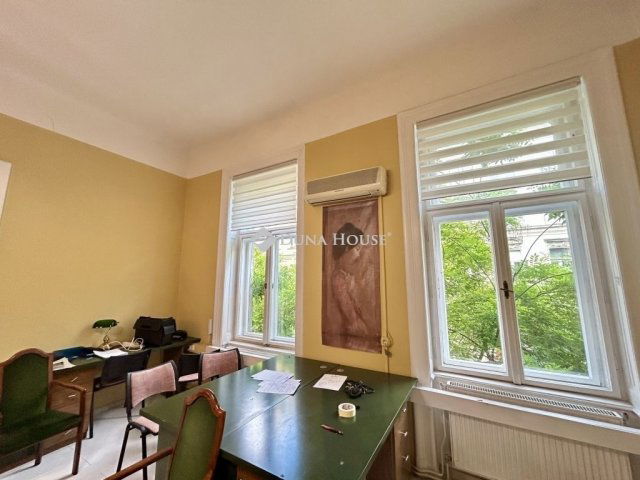 Eladó téglalakás, Budapesten, VII. kerületben 130 M Ft, 5 szobás