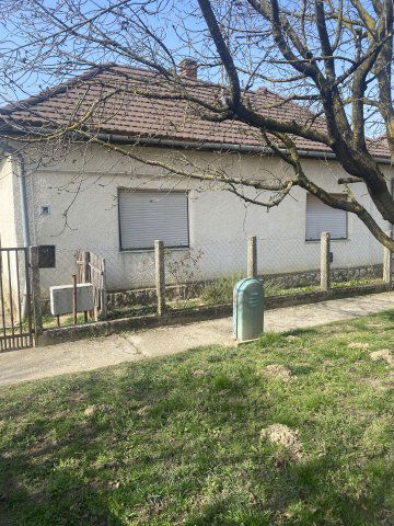 Eladó családi ház, Kadarkúton 17 M Ft, 2 szobás