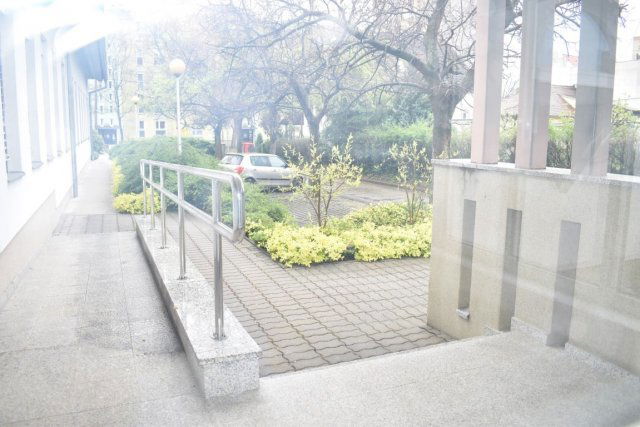 Kiadó iroda, Pécsett, Endresz György utcában 2390 E Ft / hó