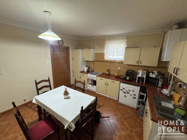 Eladó családi ház, Makón 65 M Ft, 4 szobás