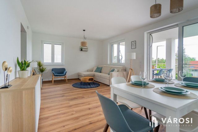 Eladó téglalakás, Balatonföldváron 95 M Ft, 4 szobás