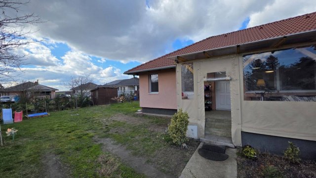 Eladó sorház, Délegyházán 73.9 M Ft, 2+2 szobás