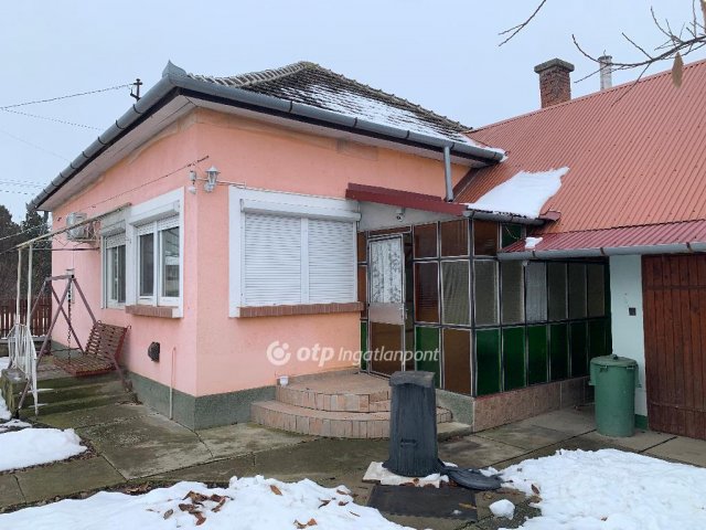 Eladó családi ház, Tiszapüspökin 21 M Ft, 2 szobás