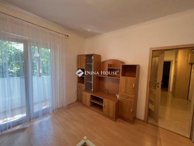 Kiadó panellakás, albérlet, Pécsett 200 E Ft / hó, 2 szobás