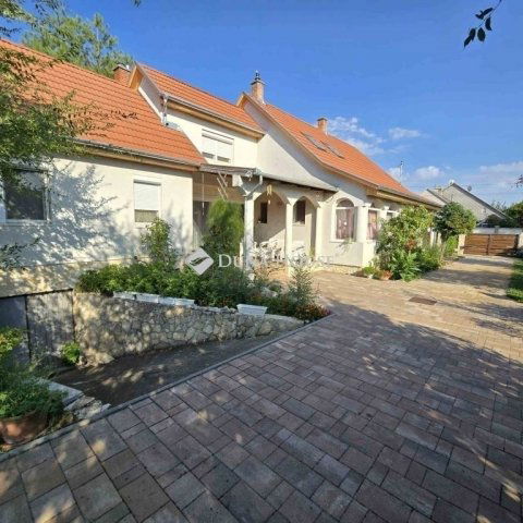 Eladó családi ház, Kecskeméten 125 M Ft, 5 szobás