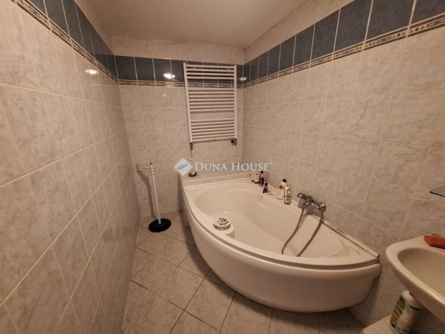 Eladó családi ház, Szombathelyen 110 M Ft, 5 szobás