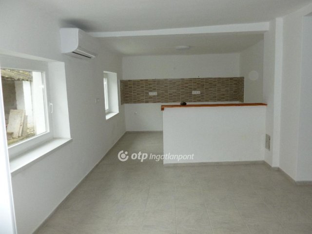 Eladó családi ház, Zalaszentgróton 35.9 M Ft, 2 szobás