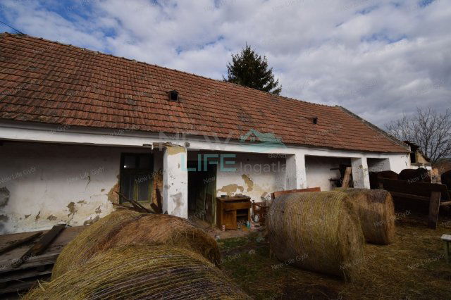 Eladó családi ház, Pápateszéren 9.5 M Ft, 3 szobás