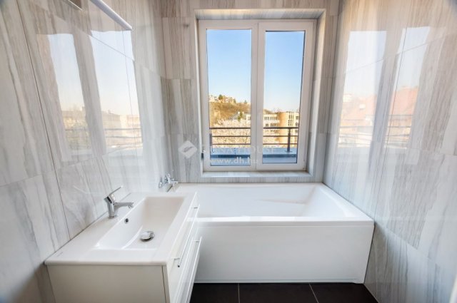 Eladó családi ház, Budapesten, II. kerületben 1064.14 M Ft