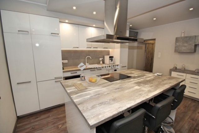 Eladó téglalakás, Kecskeméten 73.9 M Ft, 3 szobás