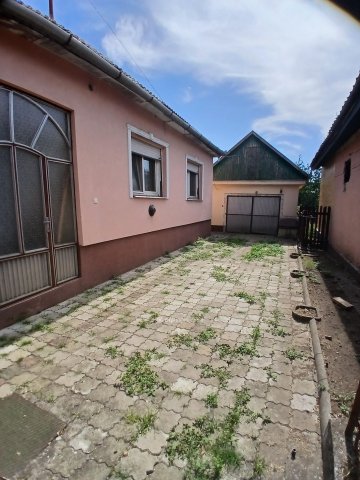 Eladó családi ház, Karácsondon 36 M Ft, 2+2 szobás