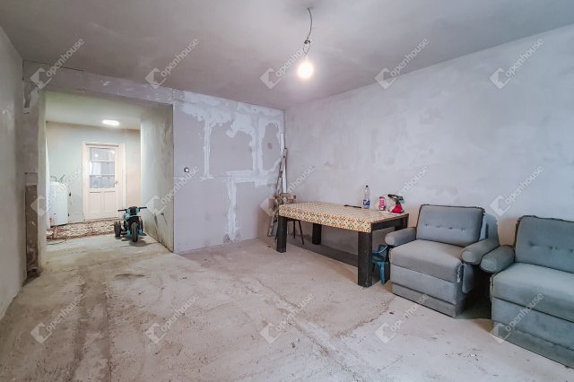 Eladó családi ház, Mosonmagyaróváron 39.9 M Ft, 4 szobás