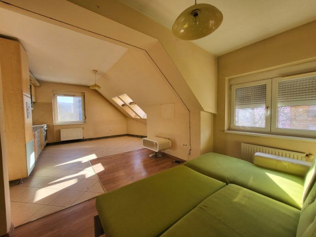 Eladó téglalakás, Komlón 33 M Ft, 2 szobás