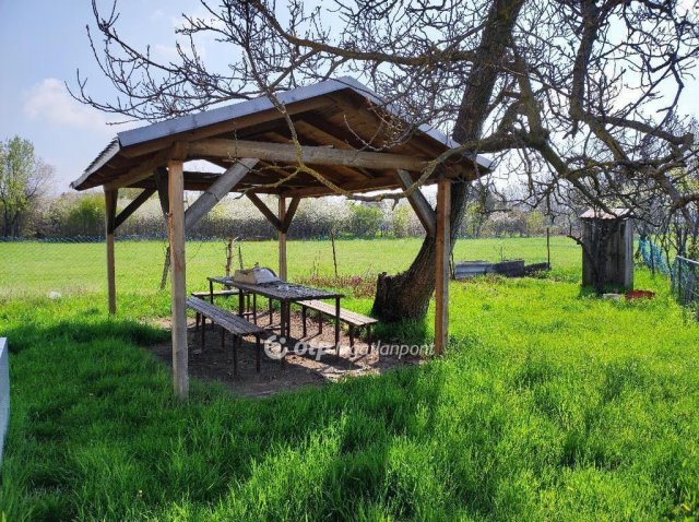 Eladó nyaraló, Győrött 16 M Ft, 2 szobás / költözzbe.hu