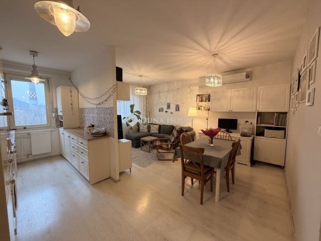 Eladó panellakás, Budapesten, III. kerületben 99.45 M Ft