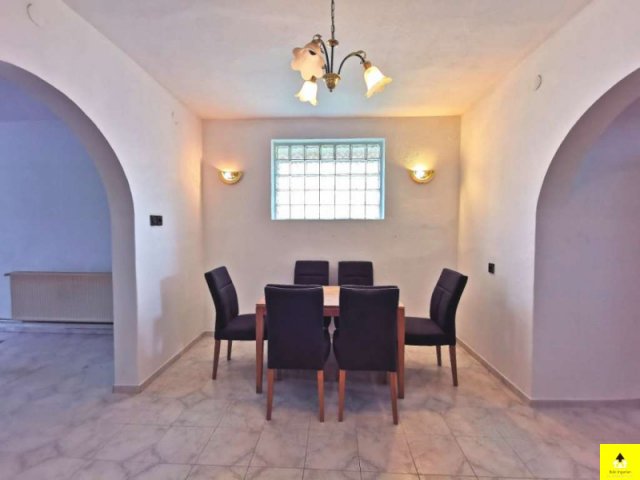 Eladó családi ház, Szakonyon 72 M Ft, 5 szobás