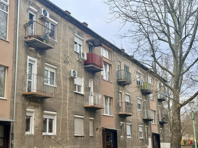 Eladó téglalakás, Oroszlányban 36.6 M Ft, 3 szobás