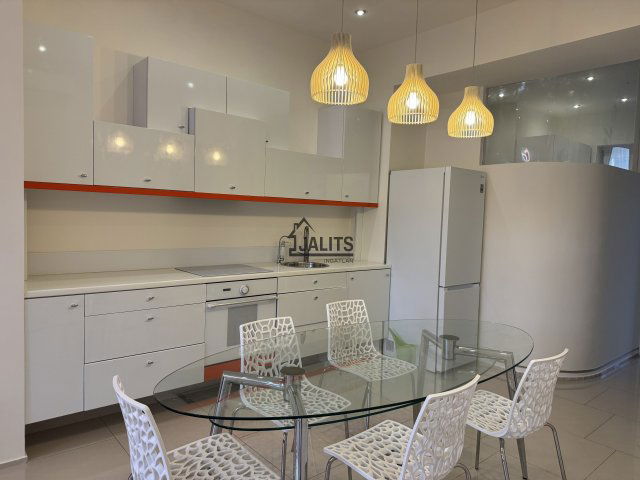 Kiadó téglalakás, albérlet, XII. kerületben, Németvölgyi úton