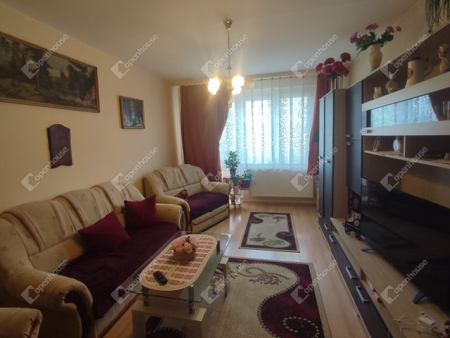 Eladó panellakás, Tatabányán 40.99 M Ft, 2 szobás