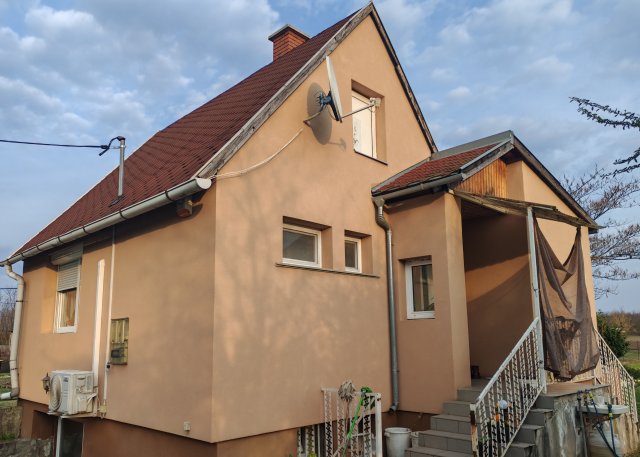 Eladó családi ház, Győrött 43.9 M Ft, 2 szobás