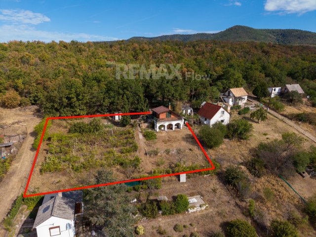 Eladó telek, Pécsett, Batifejtő utcában 7.4 M Ft
