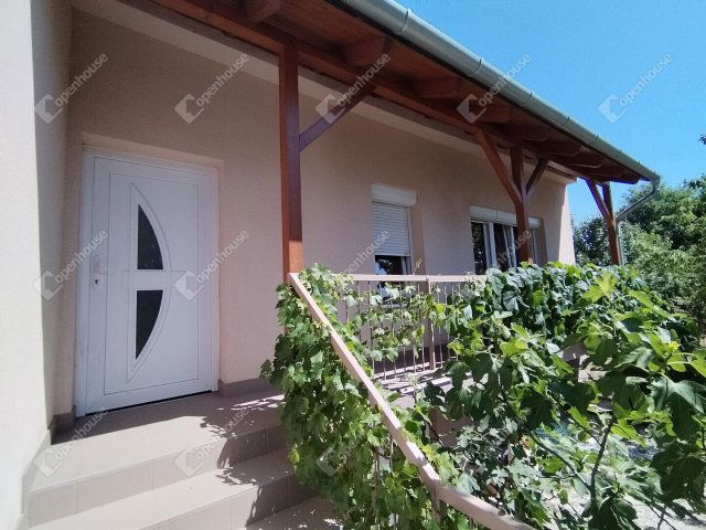 Eladó családi ház, Győrött 104 M Ft, 4 szobás