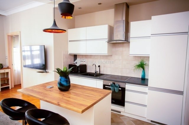 Eladó téglalakás, Budapesten, VI. kerületben 142 M Ft, 3 szobás