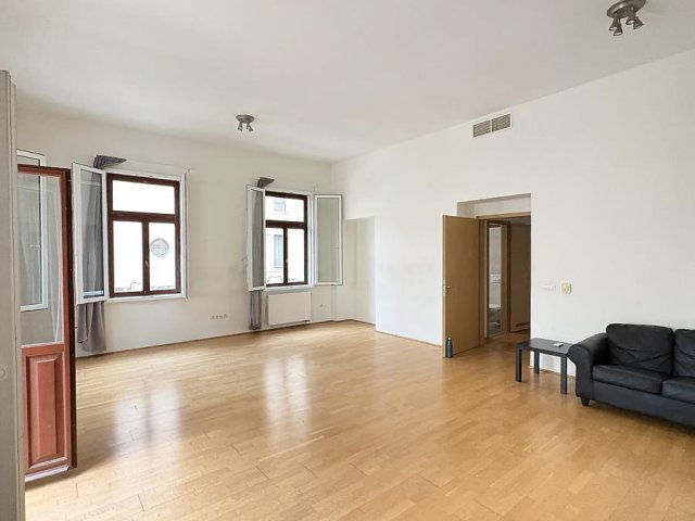 Eladó téglalakás, Budapesten, VII. kerületben, Holló utcában