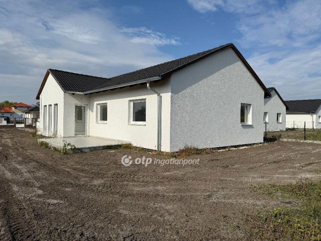 Eladó családi ház, Ráckevén 86.9 M Ft, 4 szobás