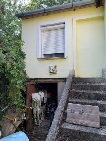Eladó családi ház, Pécelen, Hősök útján 65 M Ft, 4 szobás