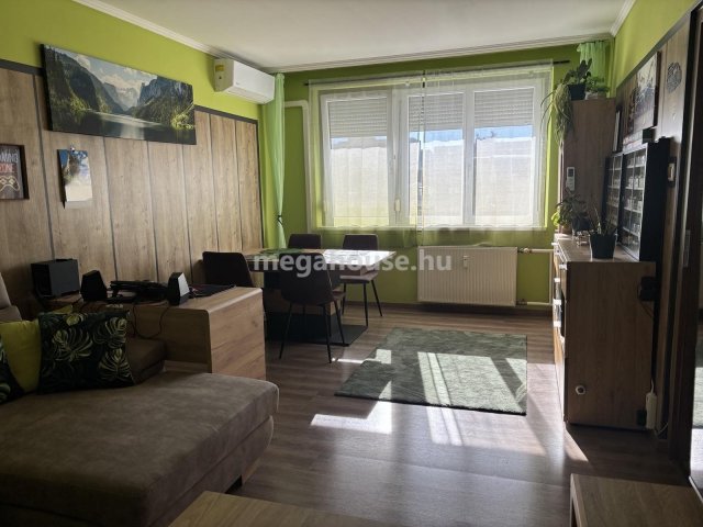 Eladó panellakás, Budaörsön 74.9 M Ft, 1+2 szobás