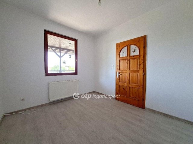 Eladó családi ház, Ercsiben 81 M Ft, 4 szobás