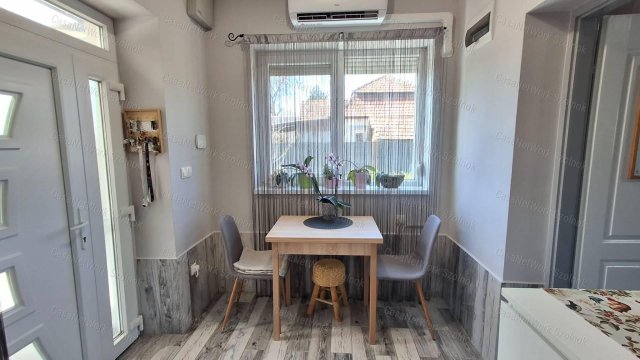 Eladó családi ház, Szolnokon 56 M Ft, 3 szobás