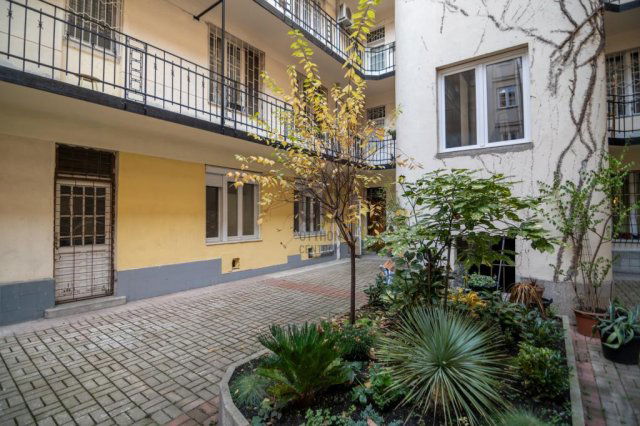 Eladó téglalakás, Budapesten, VI. kerületben 69.9 M Ft, 3 szobás