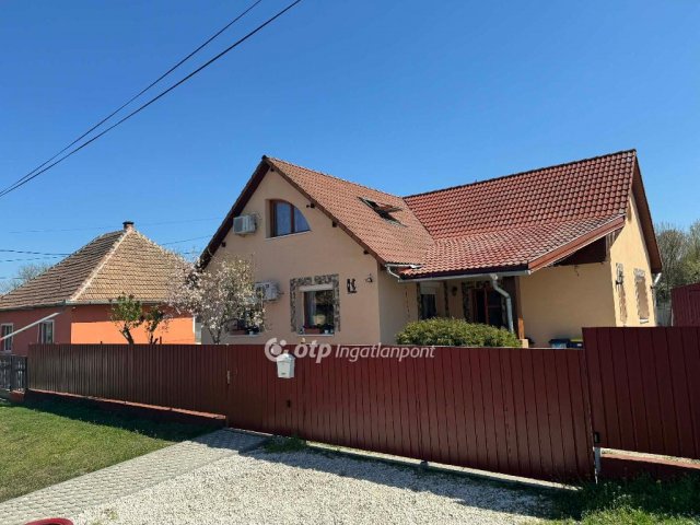 Eladó családi ház, Tápiószelén 99 M Ft, 4 szobás