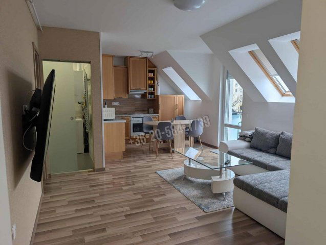 Eladó téglalakás, Keszthelyen 64.9 M Ft, 2+1 szobás