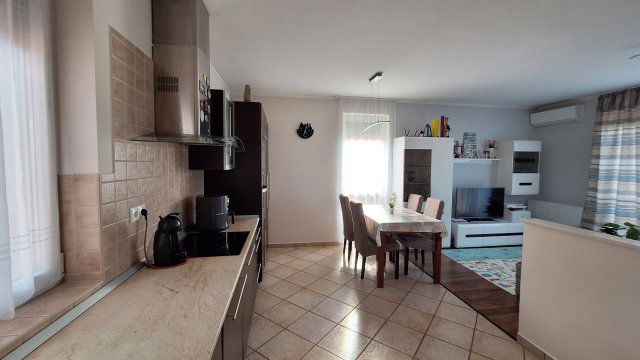 Eladó téglalakás, Győrött 68.4 M Ft, 3 szobás