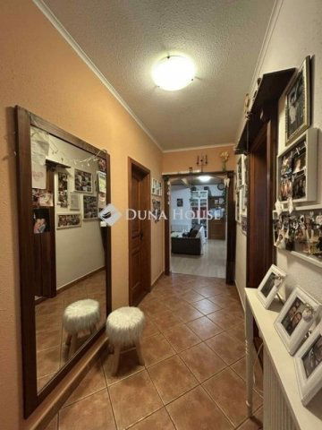 Eladó családi ház, Vecsésen 144.9 M Ft, 4 szobás