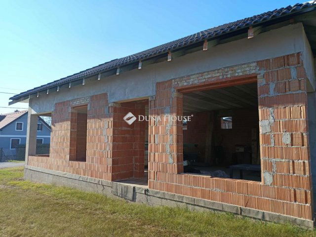 Eladó ikerház, Csörögön, Homokbánya utcában 69.9 M Ft