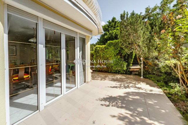 Eladó családi ház, Budapesten, II. kerületben 266.319 M Ft