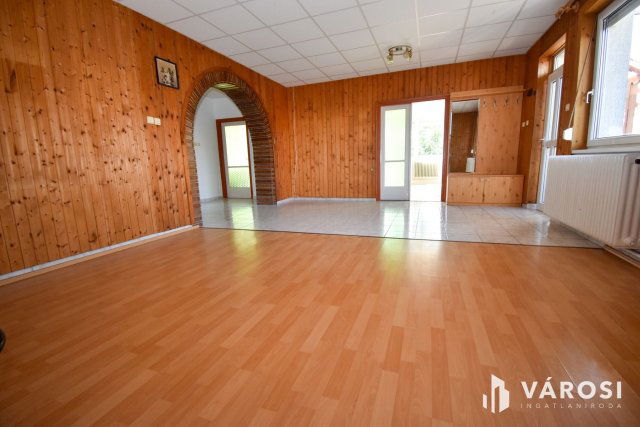 Eladó családi ház, Banán 82 M Ft, 6 szobás