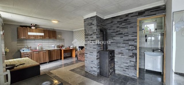 Eladó családi ház, Sárbogárdon 15.9 M Ft, 1 szobás