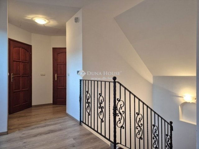 Eladó családi ház, Ürömön 229 M Ft, 5 szobás