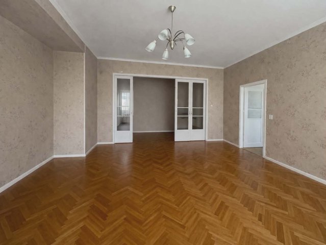 Eladó téglalakás, Székesfehérvárott 79 M Ft, 2+2 szobás